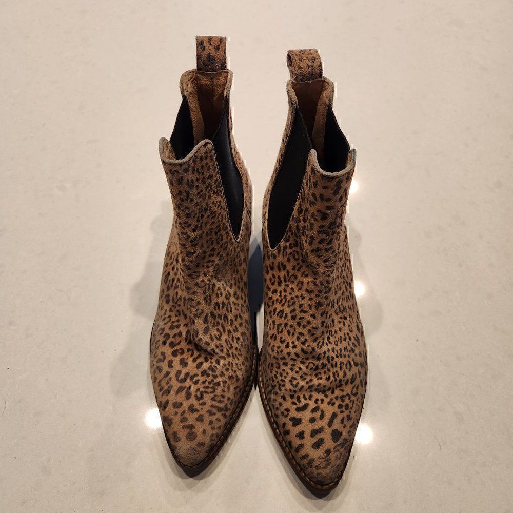 ivylee Stella womens boots. Size 38 some wear on outside boot nature leather